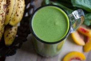 Peachy Green Smoothie |www.LiveSimplyNatural.com