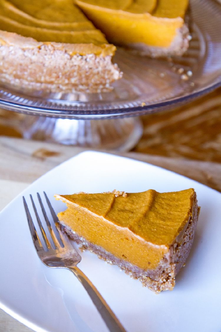 Raw Vegan Pumpkin Pie | www.LiveSimplyNatural.com