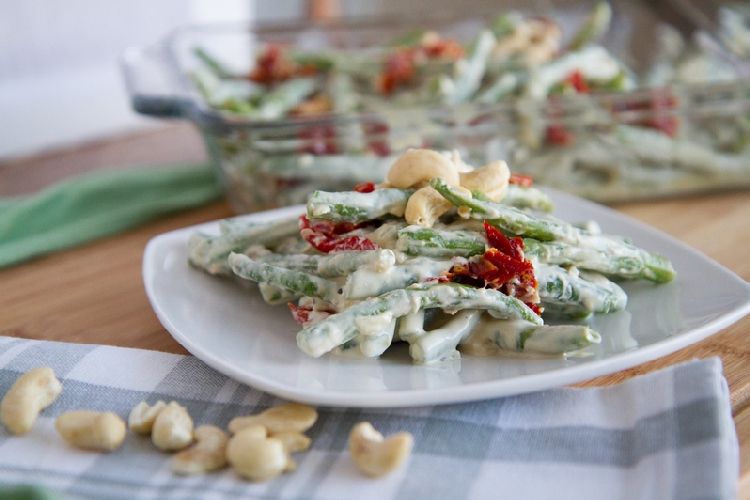 Raw vegan green bean casserole