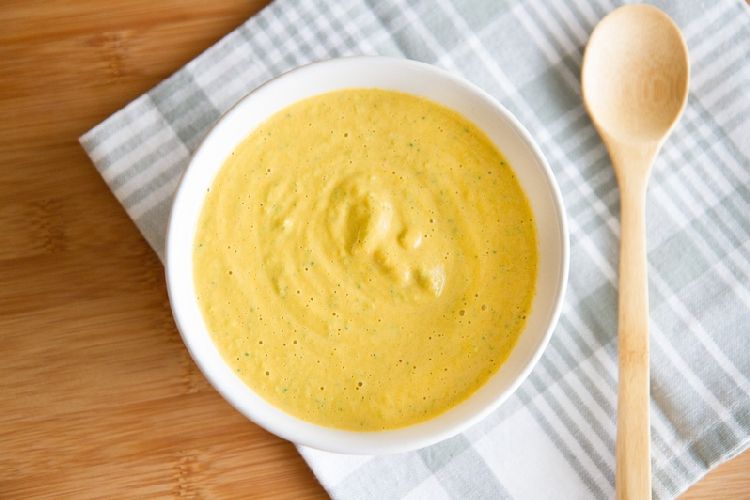 Raw Vegan Broccoli & Cheese Soup | www.livesimplynatural.com