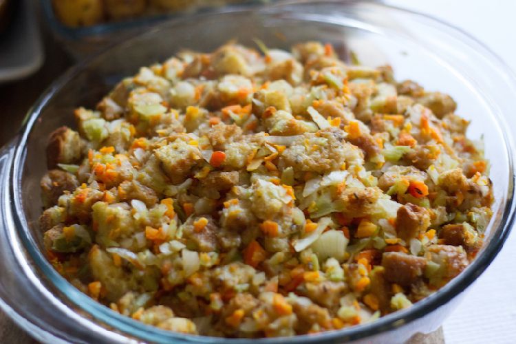 How to Make Gluten-Free Stuffing (Moist & Delicious) - Easy Recipe