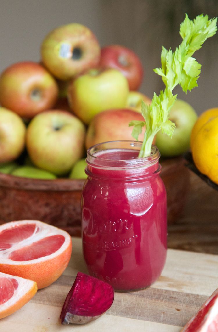 Pretty In Pink Beet Juice |www.LiveSimplyNatural.com