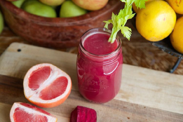 Pretty In Pink Beet Juice |www.LiveSimplyNatural.com