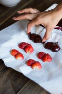 Raw Chocolate Dipped Strawberry Hearts-8