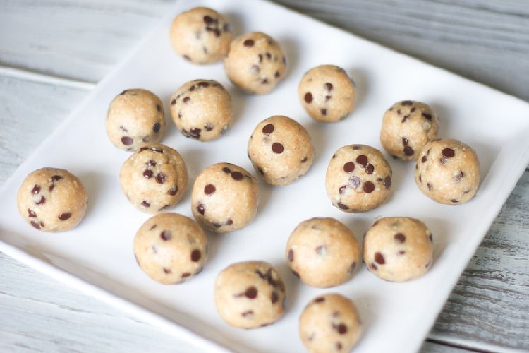 Raw Vegan Cookie Dough Balls | www.LiveSimplyNatural.com