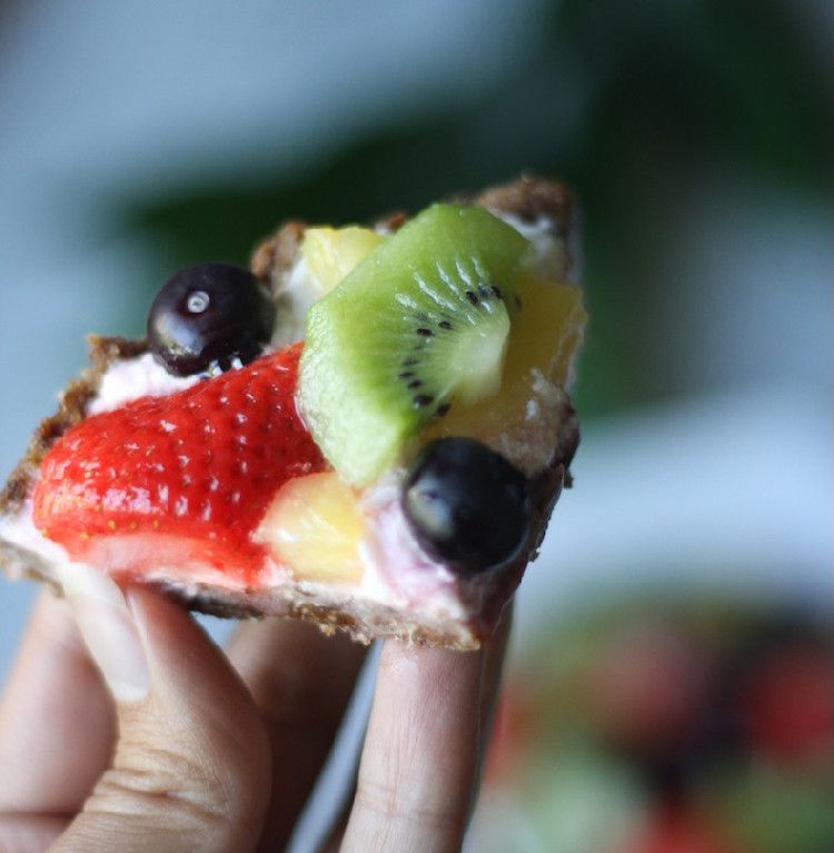 Raw Vegan Fruit Tarts | www.LiveSimplyNatural.com