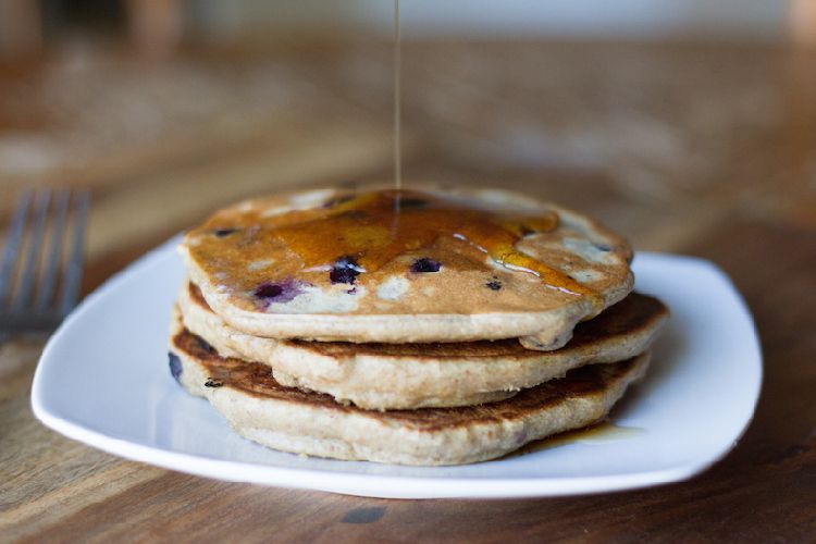 Vegan Gluten- Free Blueberry Oatmeal Pancake | www.LiveSimplyNatural.com