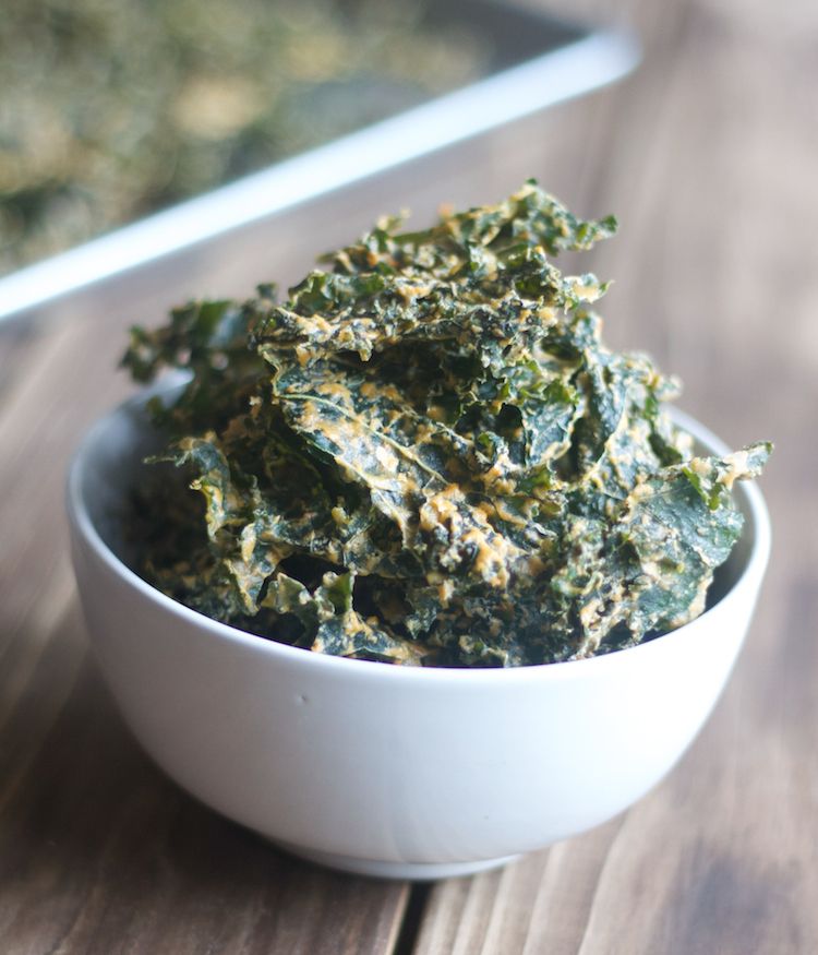 easy cheesy vegan kale chips