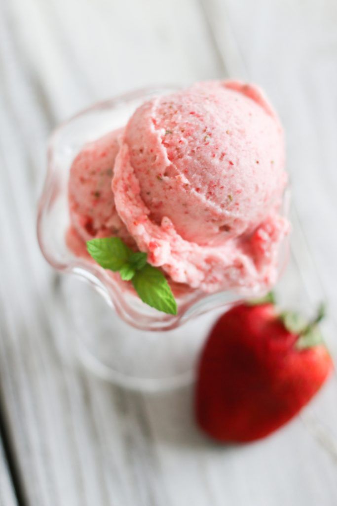 3 Ingredient Strawberry Banana Ice Cream | www.LiveSimplyNatural.com