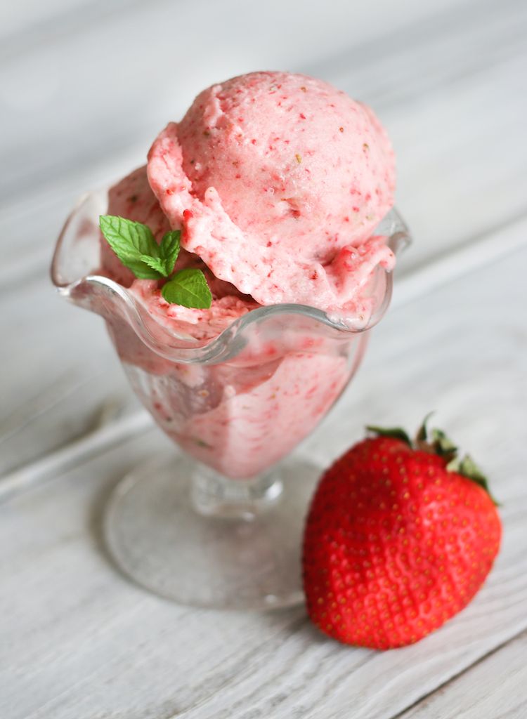 3 Ingredient Strawberry Banana Ice Cream | www.LiveSimplyNatural.com