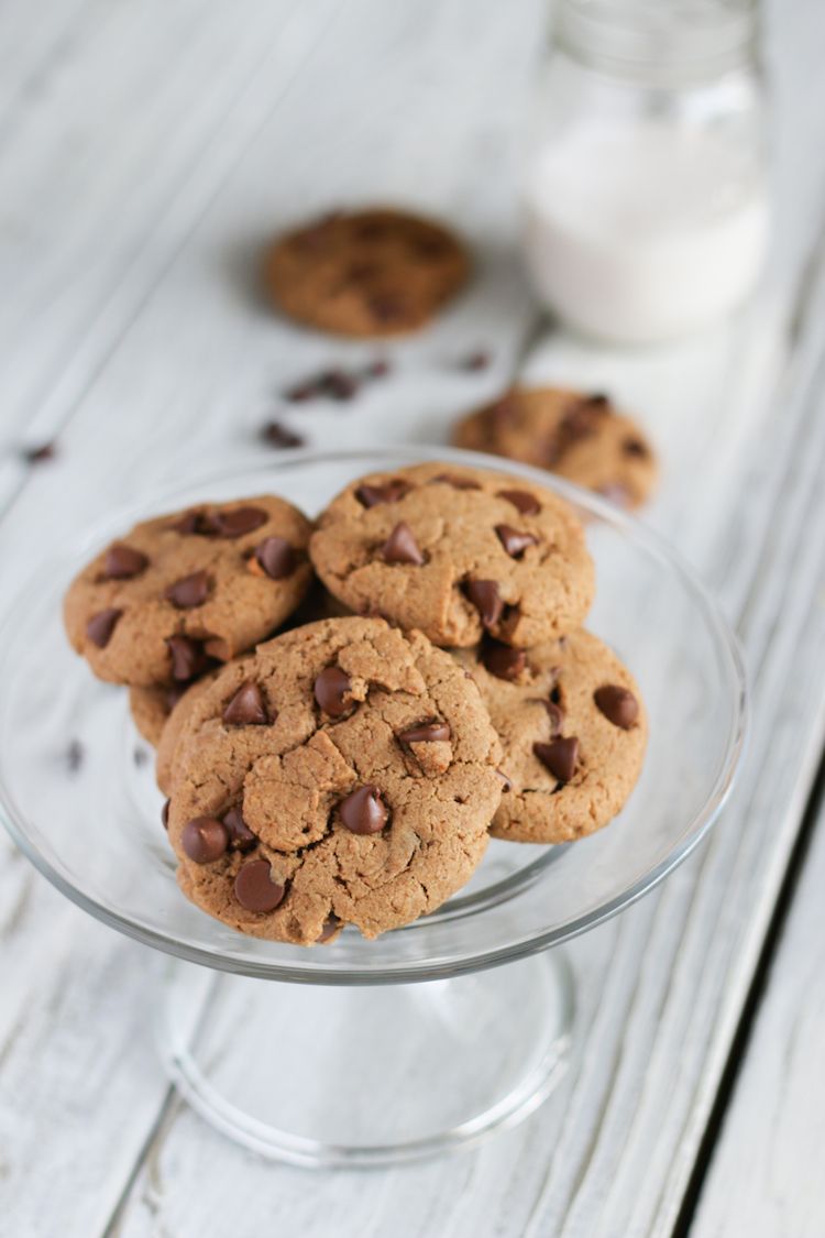 Healthy Vegan Chocolate Chip Cookies | www.LiveSimplyNatural.com