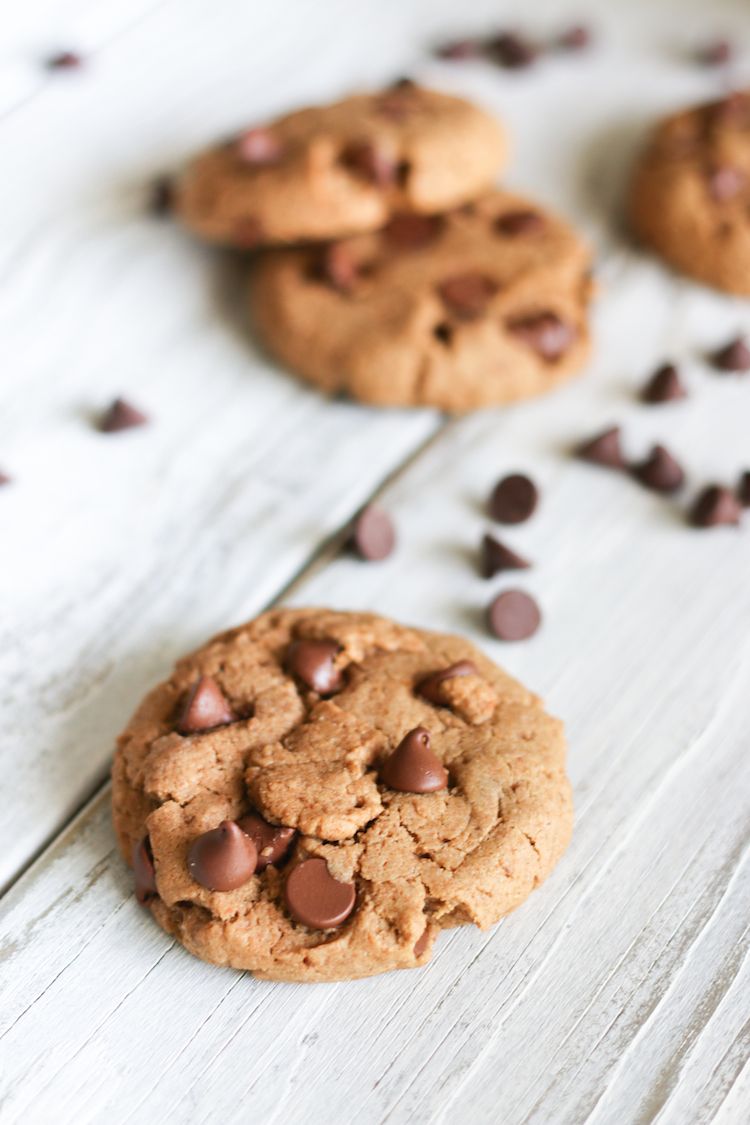 Healthy Vegan Chocolate Chip Cookies | www.LiveSimplyNatural.com