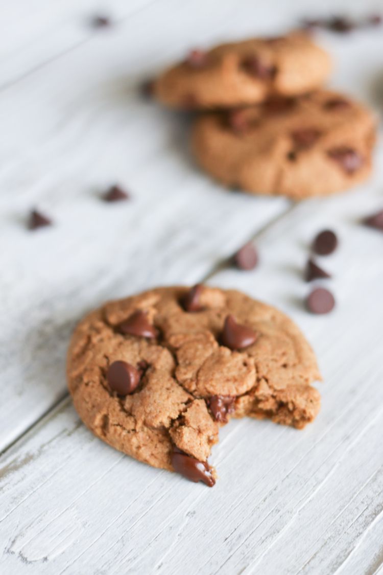 Healthy Vegan Chocolate Chip Cookies | www.LiveSimplyNatural.com