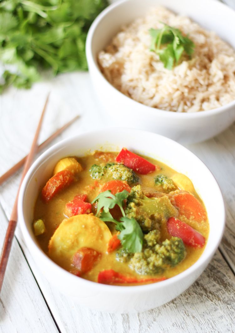 Simple Coconut Thai Curry with Veggies | www.LiveSimplyNatural.com