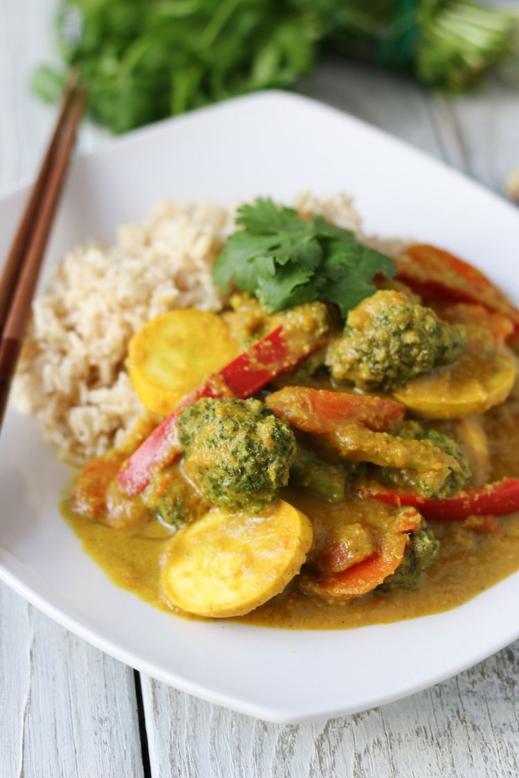 Simple Coconut Thai Curry with Veggies | www.LiveSimplyNatural.com