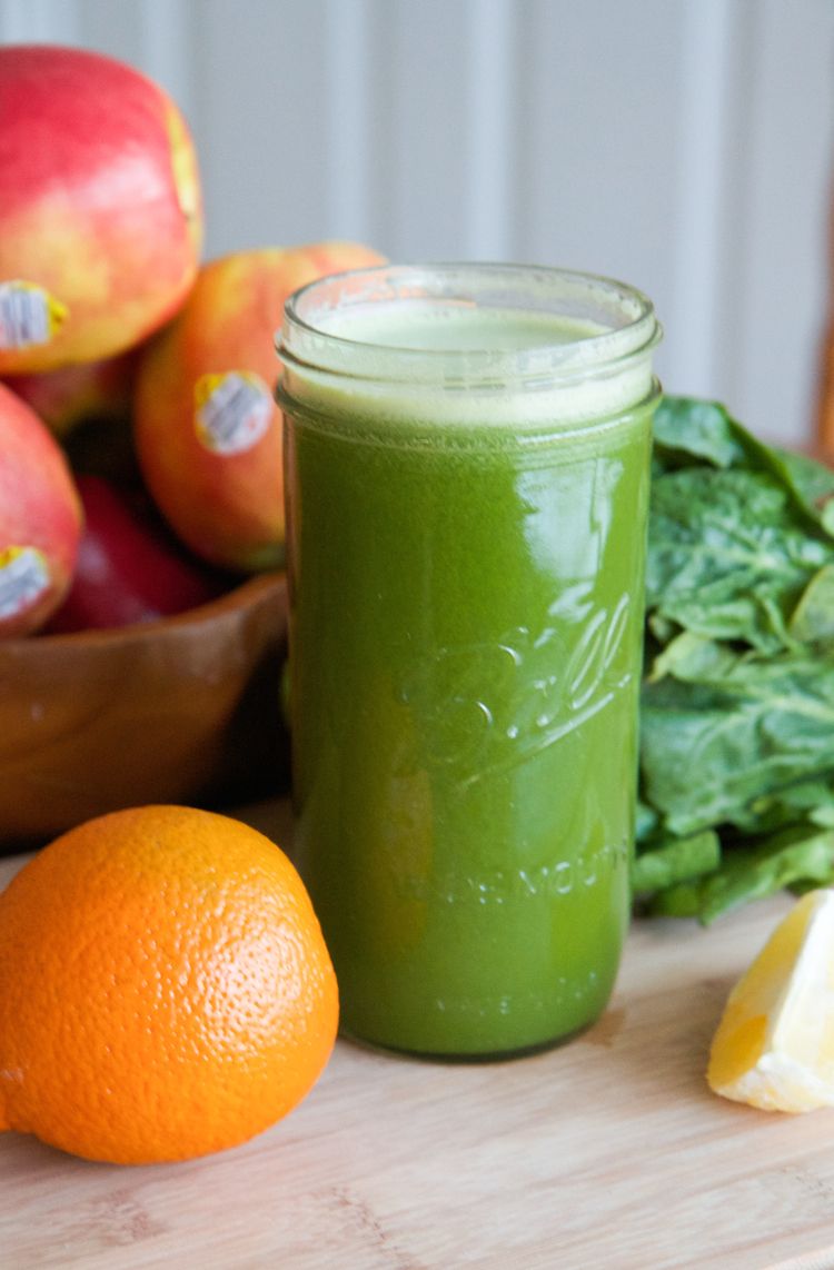 Spinach Orange Green Juice | www.LiveSimplyNatural.com