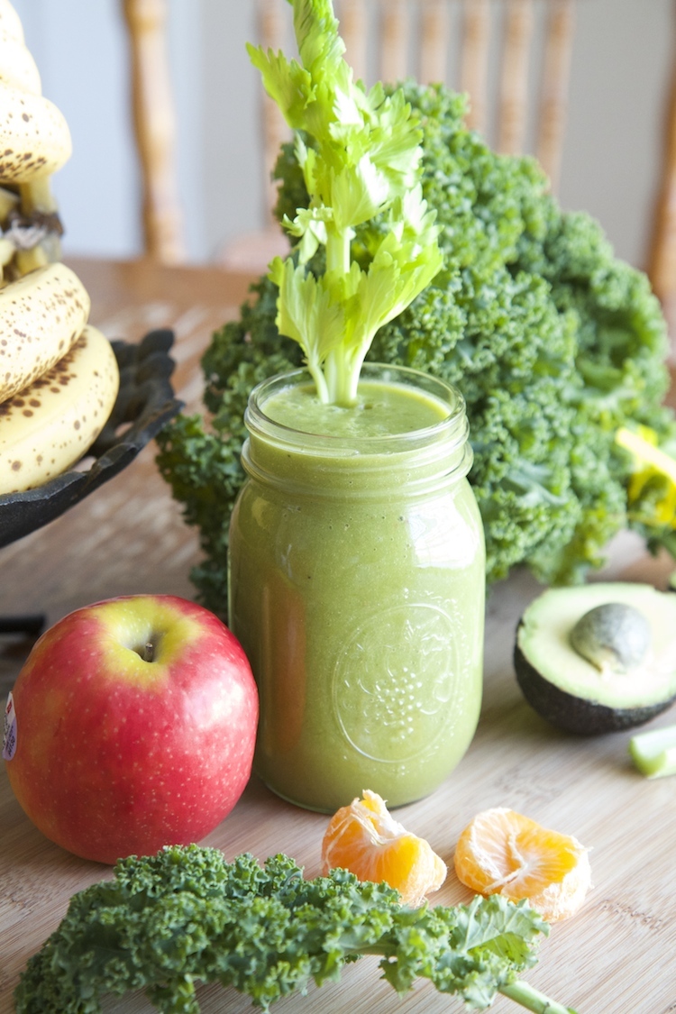 the-ultimate-green-smoothie | www.LiveSimplyNatural.com