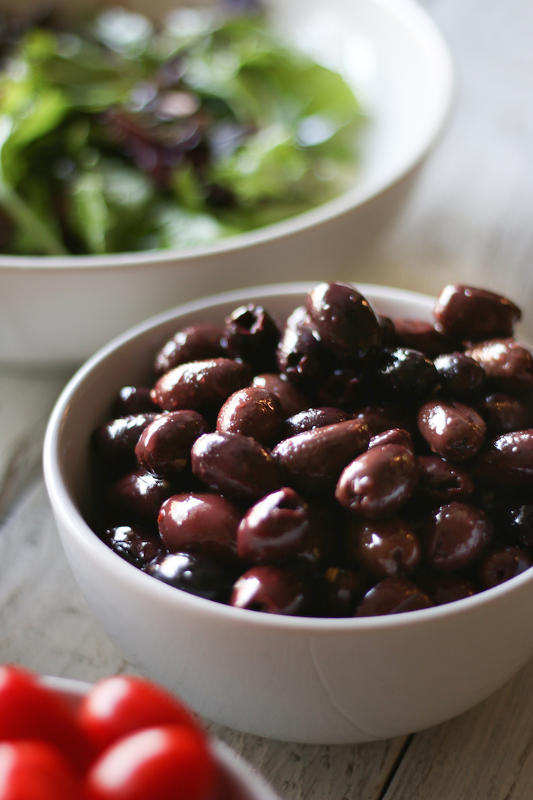 Mediterranean Quinoa Chickpea Salad | www.LiveSimplyNatural.com