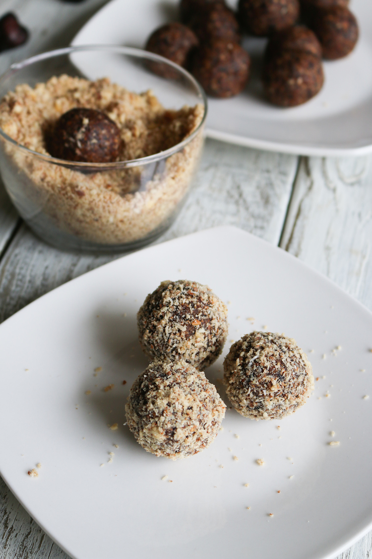 Raw Fig Newton Energy Bites | www.LiveSimplyNatural.com