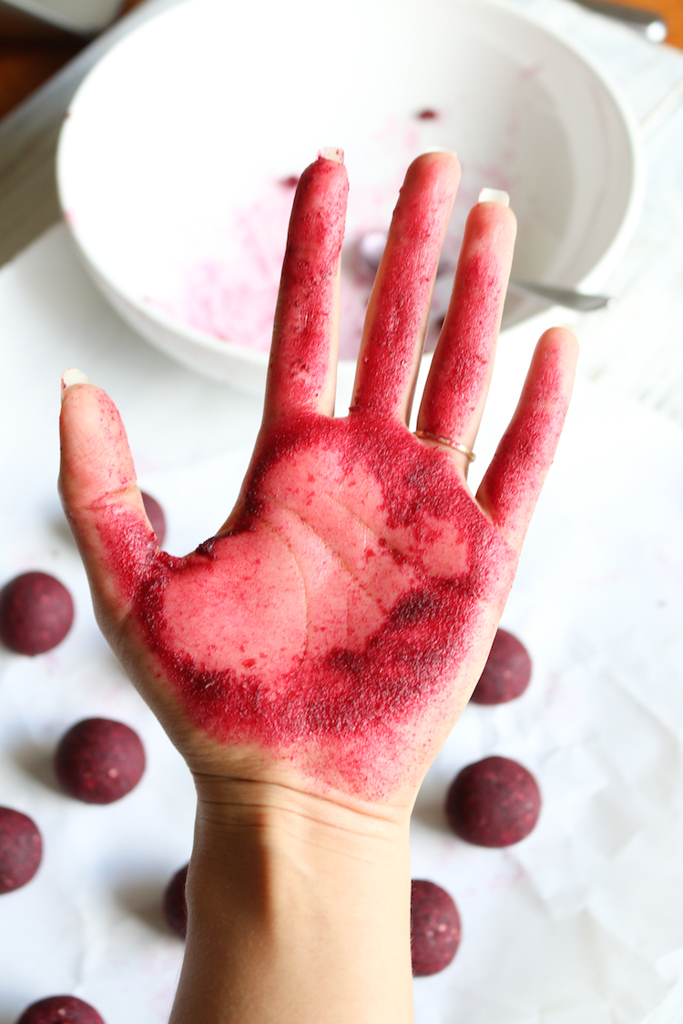 Raw Vegan Red Velvet Beet Bites | www.LiveSimplyNatural.com