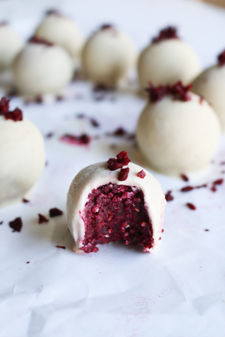 Raw Vegan Red Velvet Beet Bites | www.LiveSimplyNatural.com