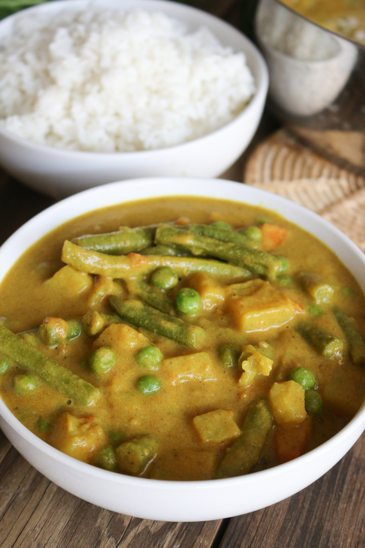 Creamy Cashew Indian Vegetable Curry | www.LiveSimplyNatural.com