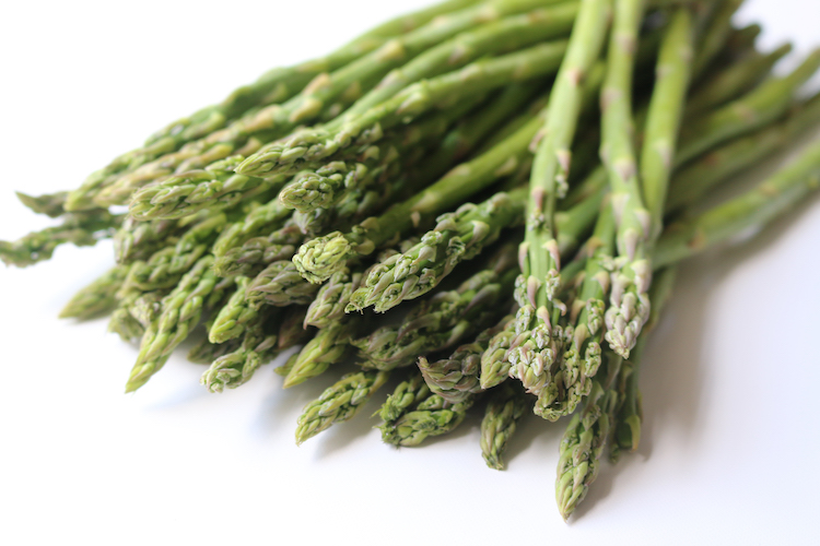 Produce Guide Asparagus | www.livesimplynatural.com