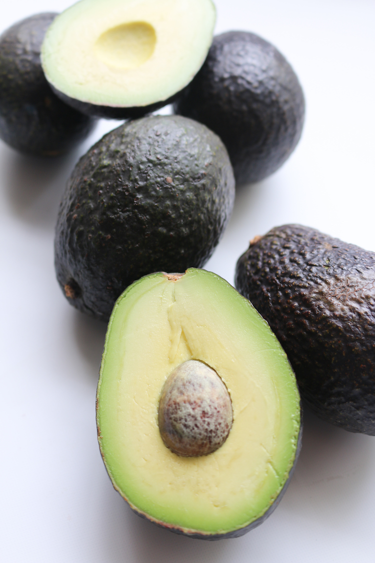 Produce Guide: Avocado | www.livesimplynatural.com