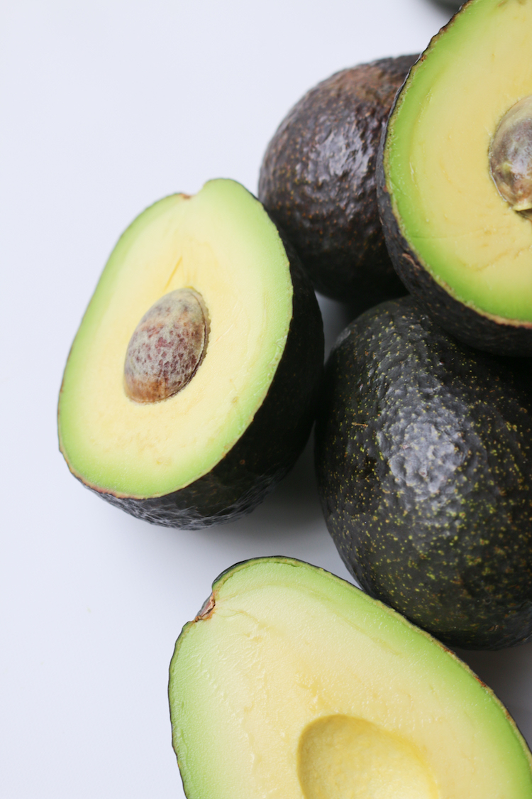 Produce Guide: Avocado | www.livesimplynatural.com