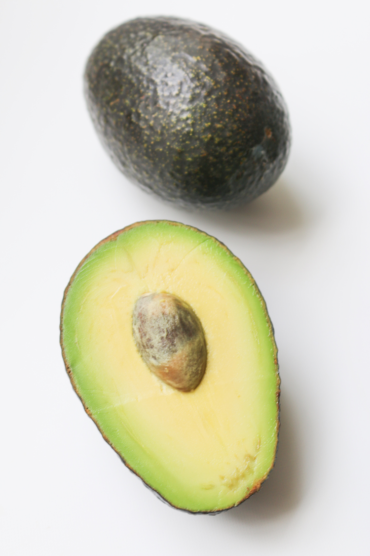 Produce Guide: Avocado | www.livesimplynatural.com