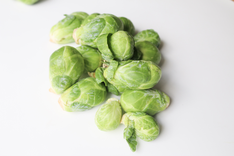 Produce Guide: Brussel Sprouts | www.livesimplynatural.com