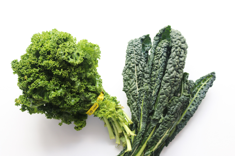 Produce Guide: Kale | www.livesimplynatural.com