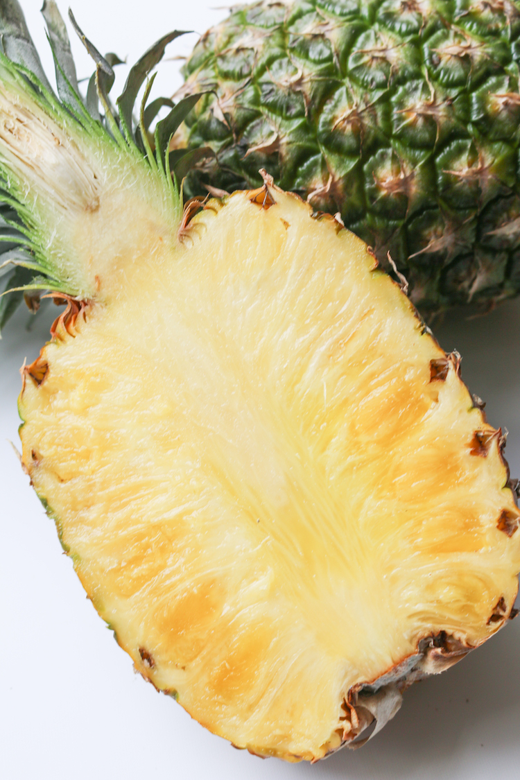 Produce Guide: Pineapples | www.livesimplynatural.com