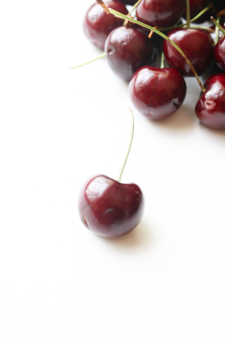 Produce Guide: Cherries | www.livesimplynatural.com