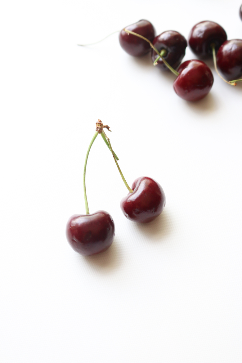 Produce Guide: Cherries | www.livesimplynatural.com
