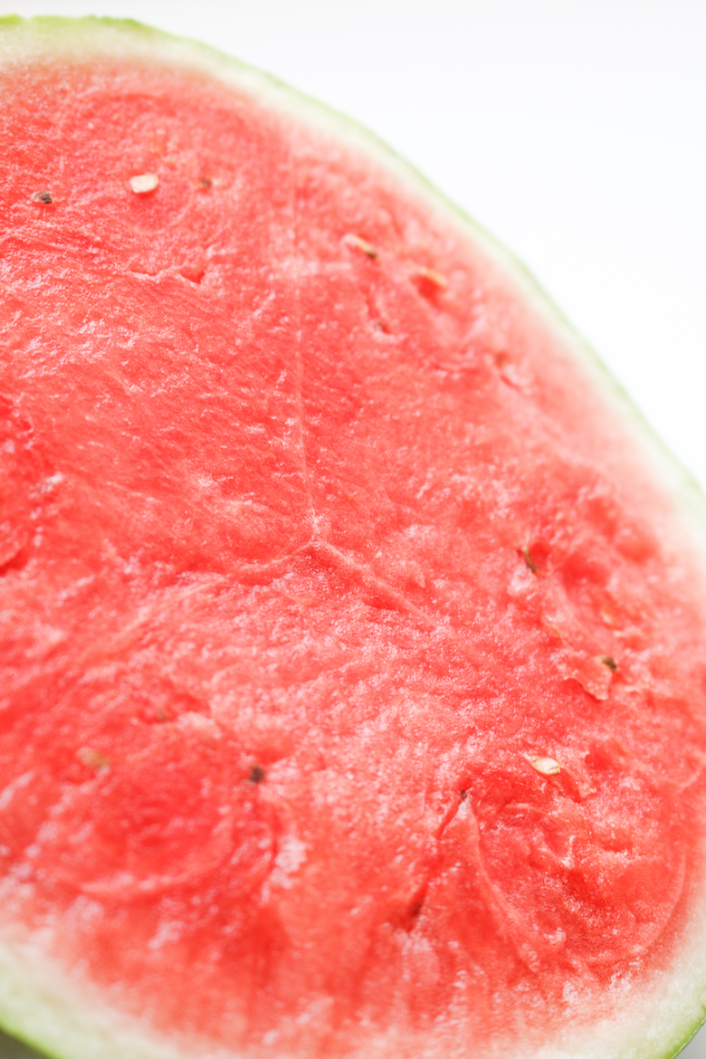 Produce Guide: Watermelon | www.livesimplynatural.com