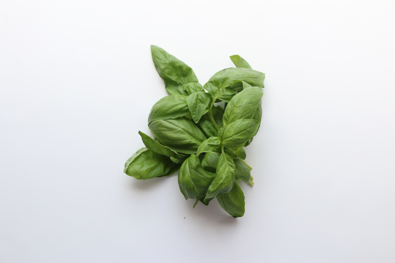 Basil Produce Guide | www.livesimplynatural.com