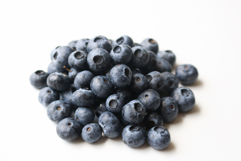 Produce Guide: Blueberries | www.livesimplynatural.com