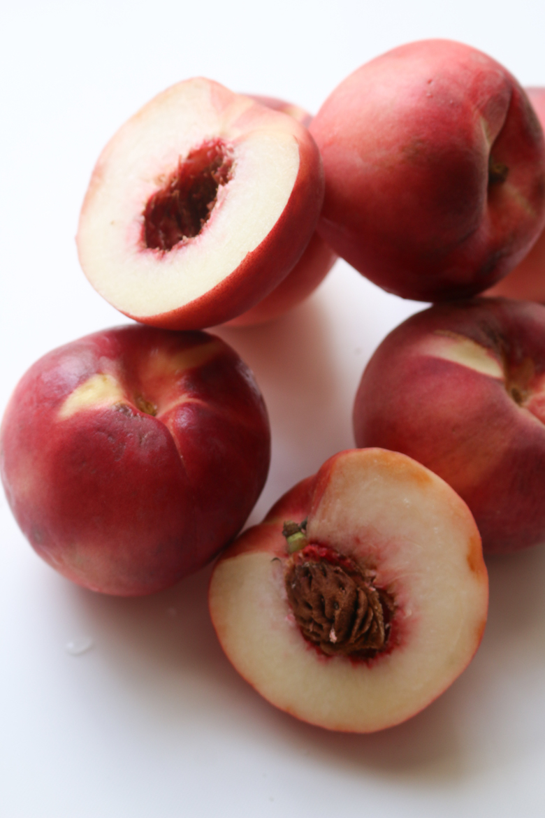 Produce Guide: Peaches | www.livesimplynatural.com
