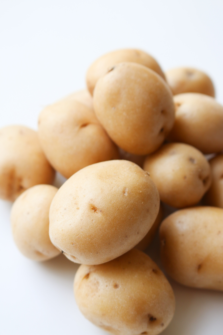 Produce Guide: Potatoes | www.livesimplynatural.com