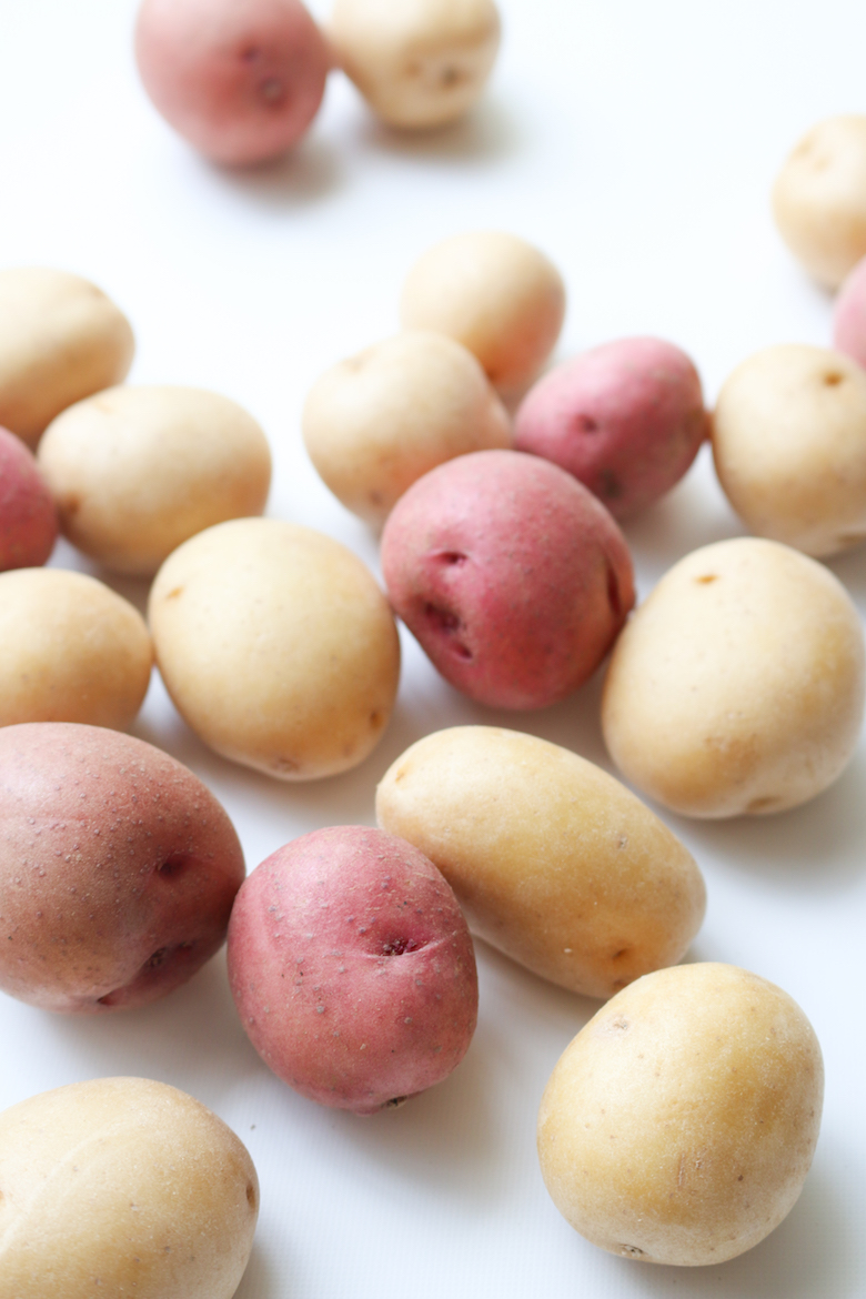 Produce Guide: Potatoes | www.livesimplynatural.com