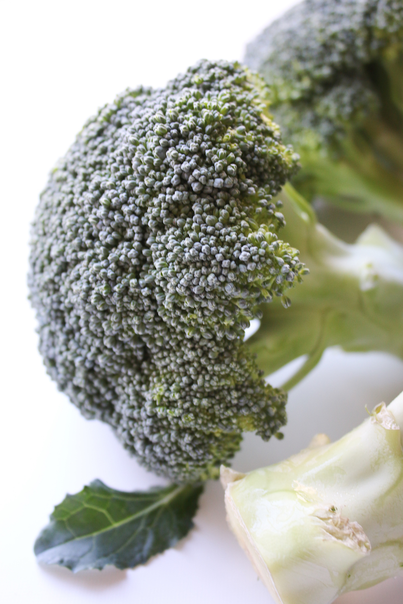 Produce Guide: Broccoli | www.livesimplynatural.com