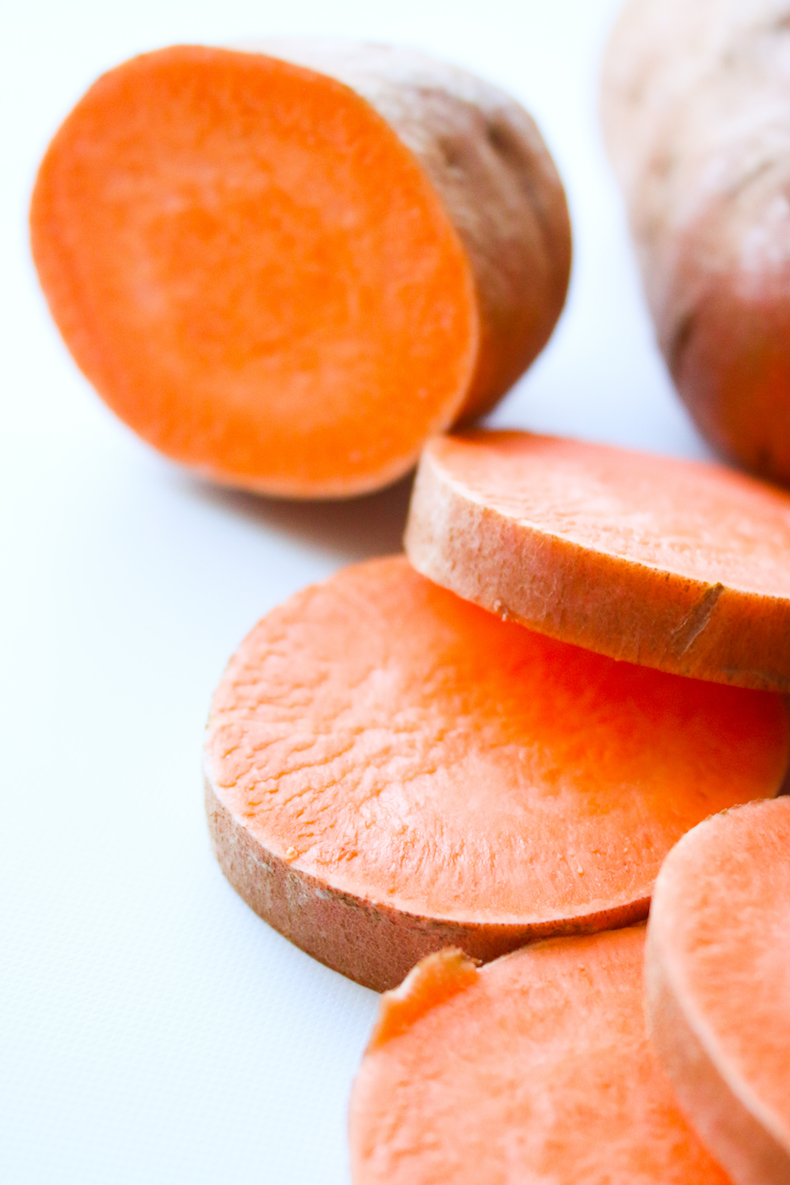 Produce Guide: Sweet Potatoes | www.livesimplynatural.com