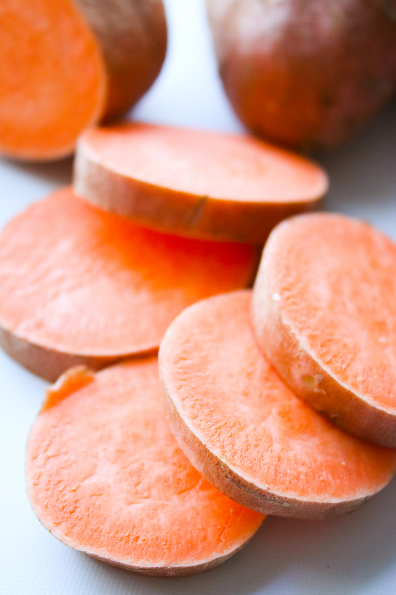 Produce Guide: Sweet Potatoes | www.livesimplynatural.com