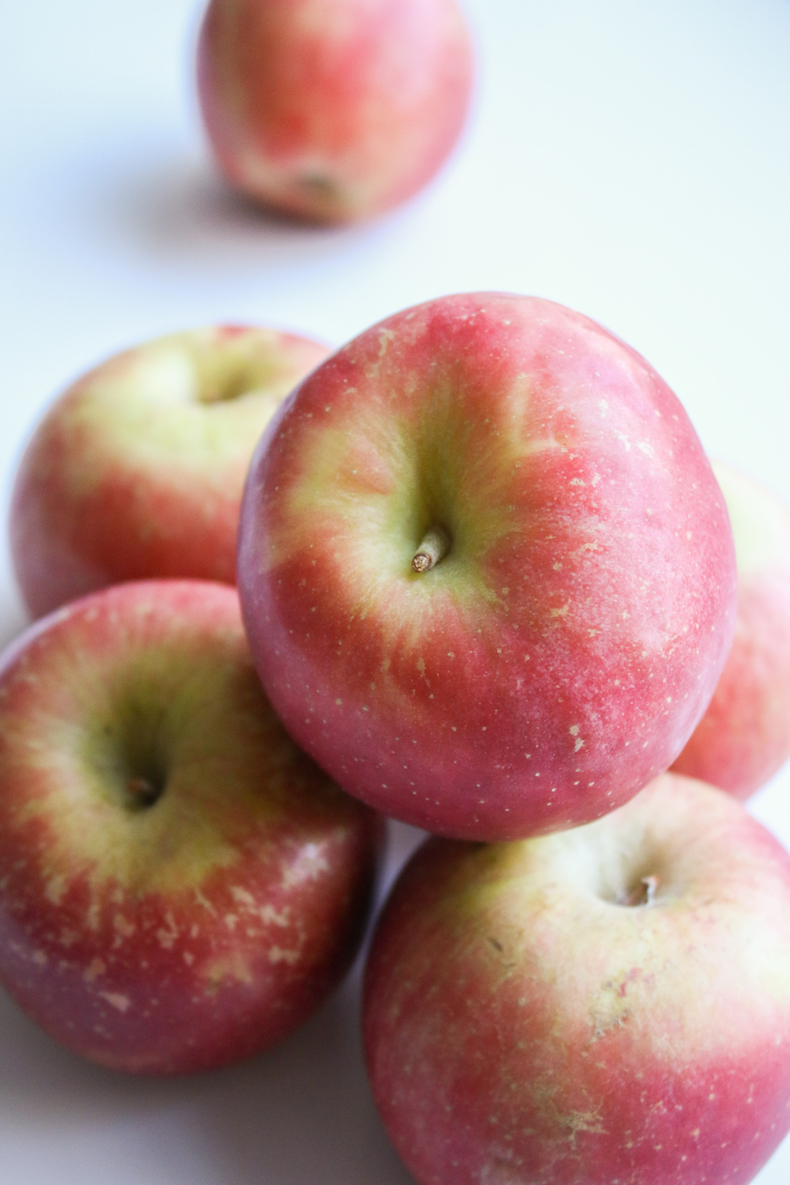 Produce Guide: Apples | www.livesimplynatural.com