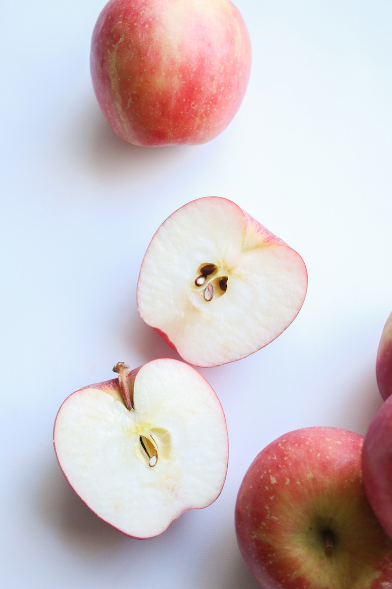 Produce Guide: Apples | www.livesimplynatural.com