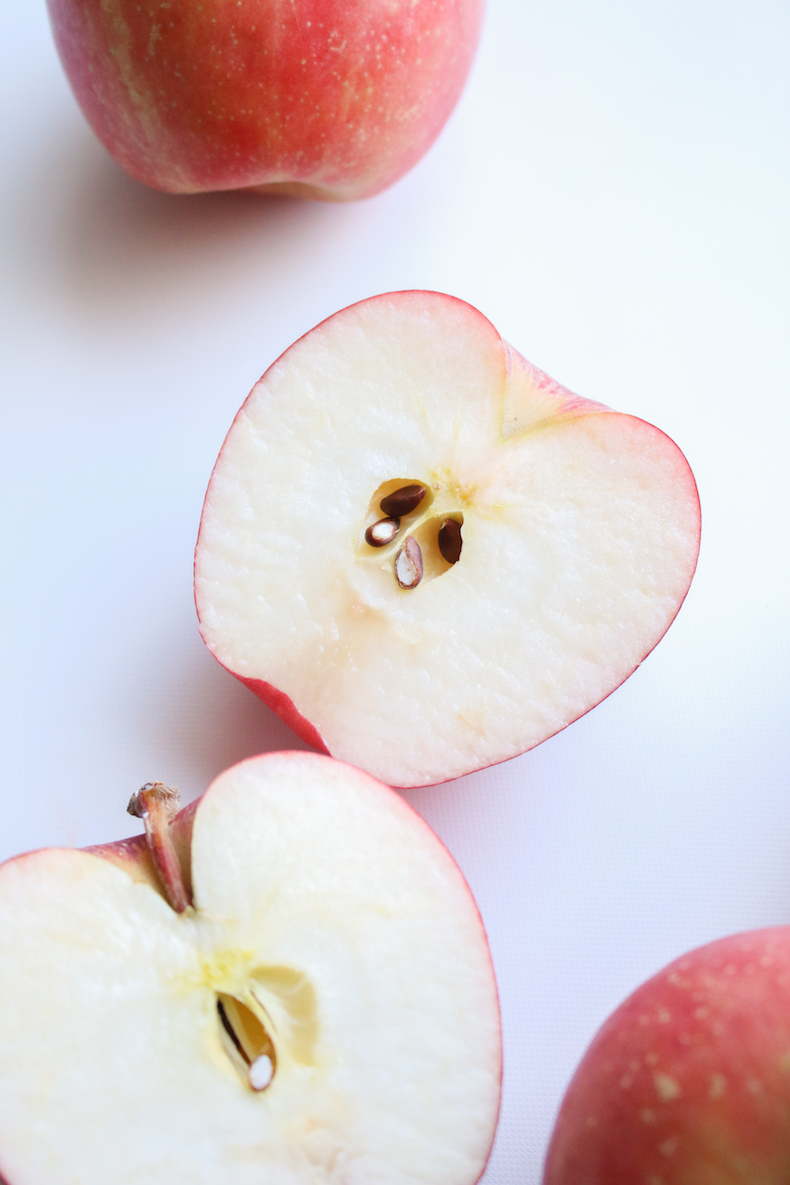 Produce Guide: Apples | www.livesimplynatural.com