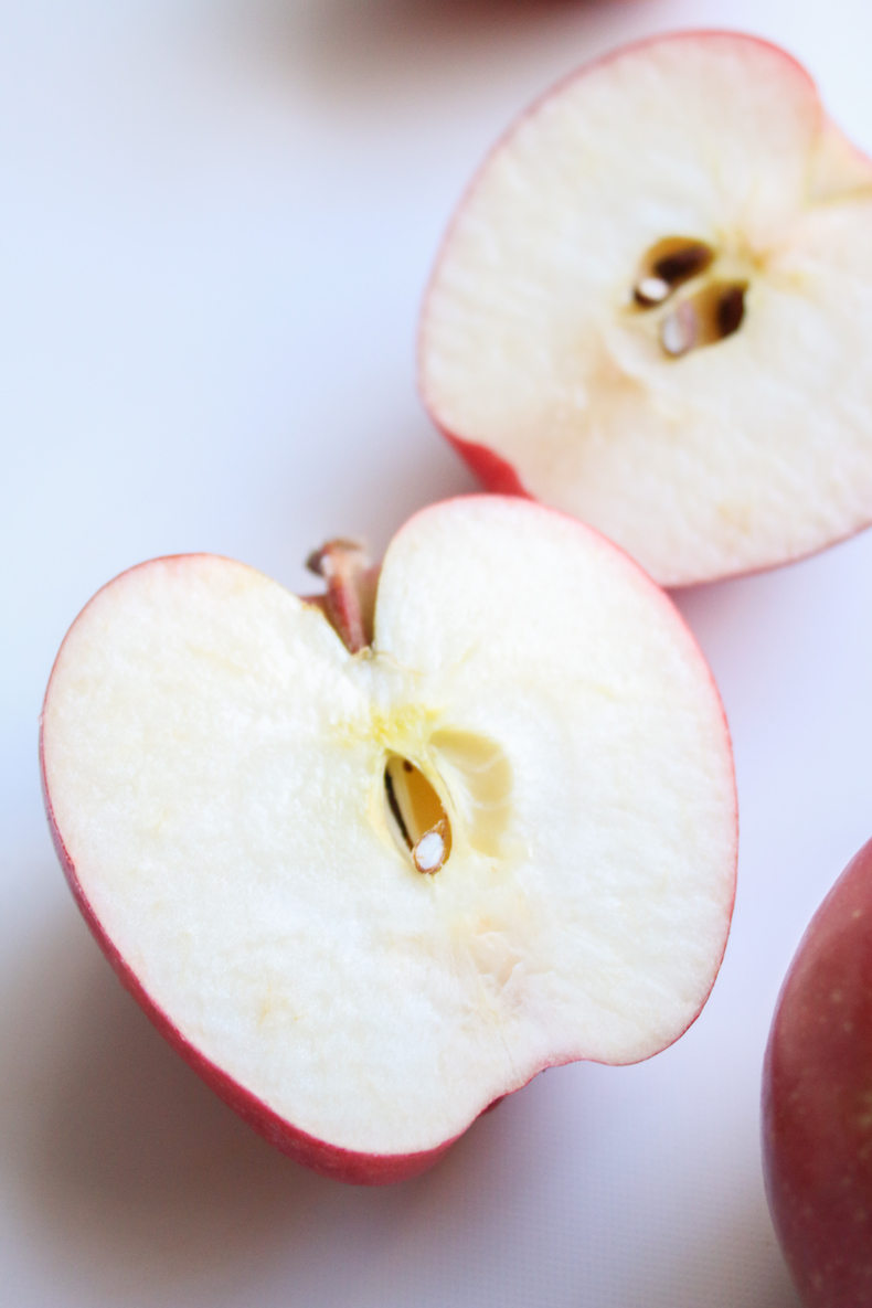 Produce Guide: Apples | www.livesimplynatural.com