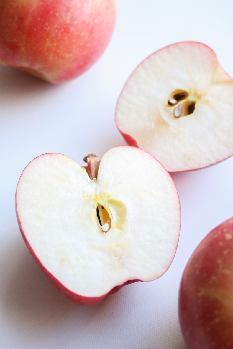 Produce Guide: Apples | www.livesimplynatural.com