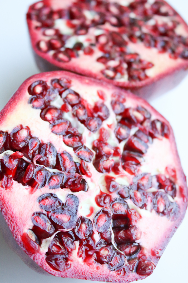 Produce Guide: Pomegranate | www.livesimplynatural.com